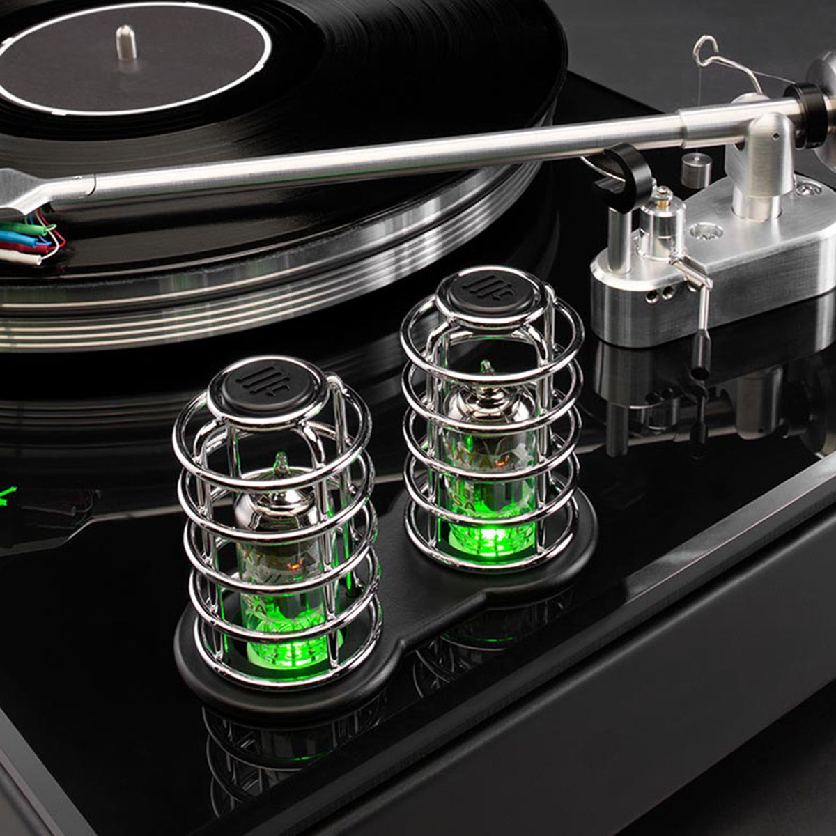 McIntosh MTI100 Integrated Turntable with Built-In Preamp & Amp